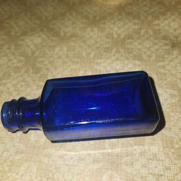Vtg Collectible Canadian Empty Cobalt Blue Glass Poison Not to be Taken Bottle - Picture 4 of 5